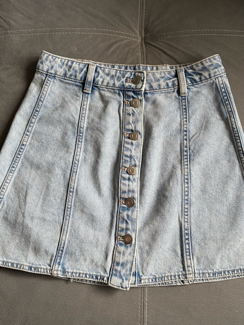 H&M Light Wash Denim Mini Skirt Size 2 Never Worn